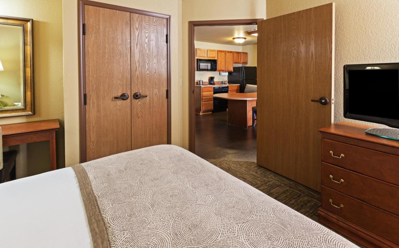 Candlewood Suites St. Robert By Ihg Exterior photo